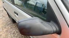 Retroviseur droit (ou coque) Peugeot 106