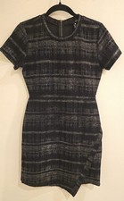 AQUA black/gold/silver knit bodycon dress size S short sleeve crew neck zip