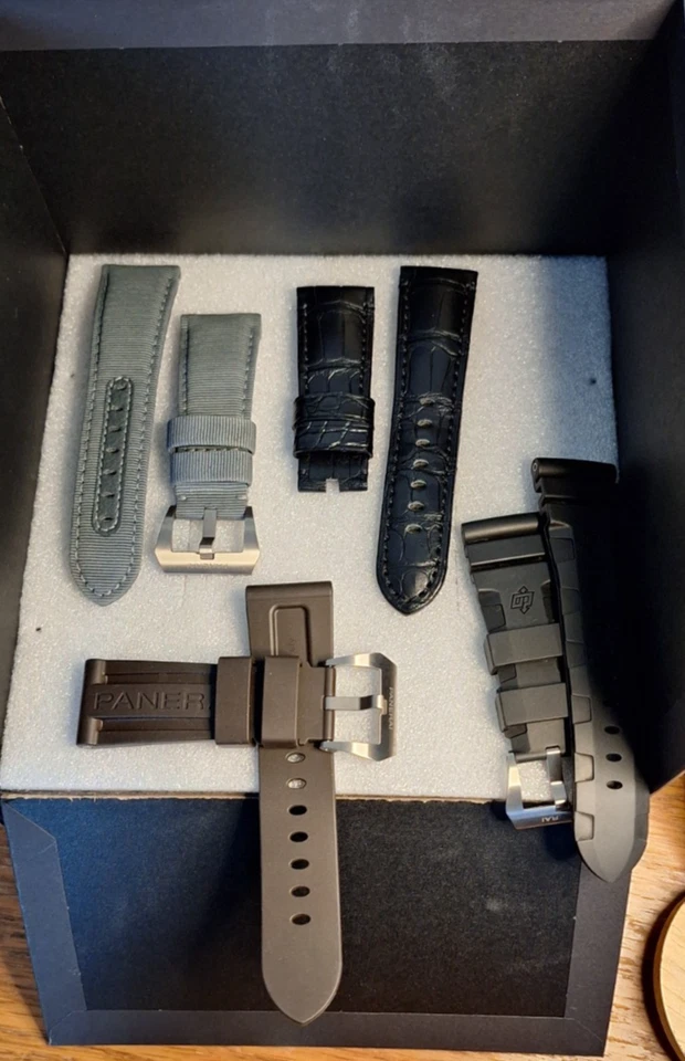 Panerai Submersible Titanium Watch - PAM02305 Full Set - Image 4 of 4