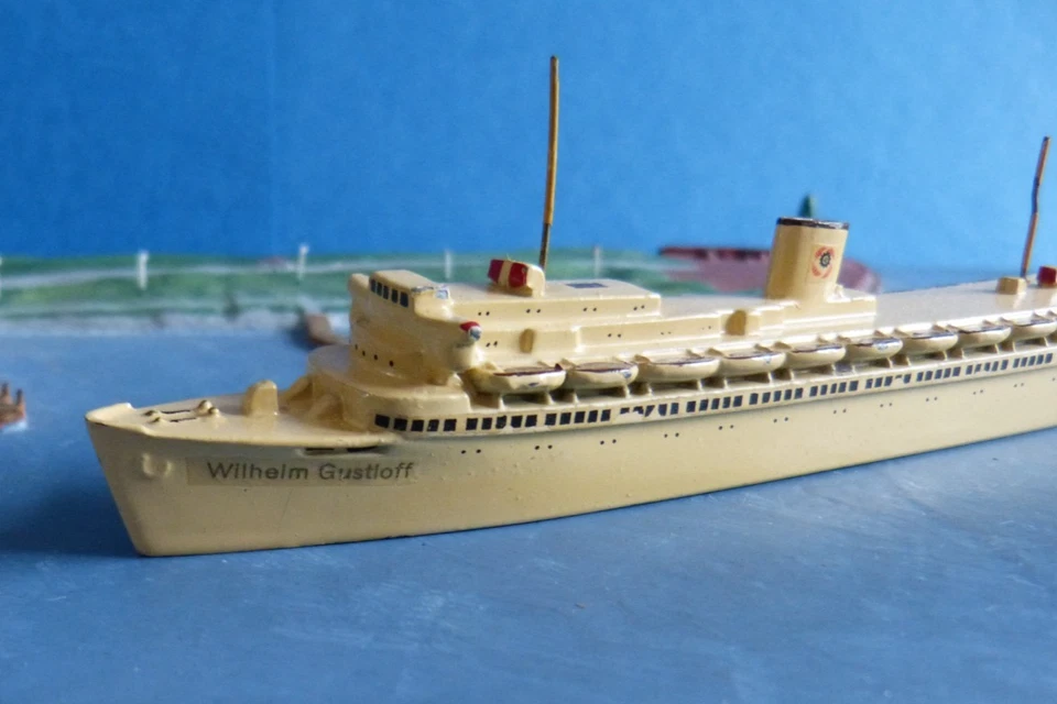 Wiking Metall Modell 112 - 1:1250 KdF Passagierschiff Wilhelm Gustloff Azb. gold - Bild 2 von 4