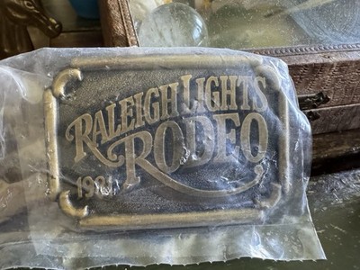 1# Raleigh Lights Rodeo 1981 Belt Buckle Vintage New in Packaging