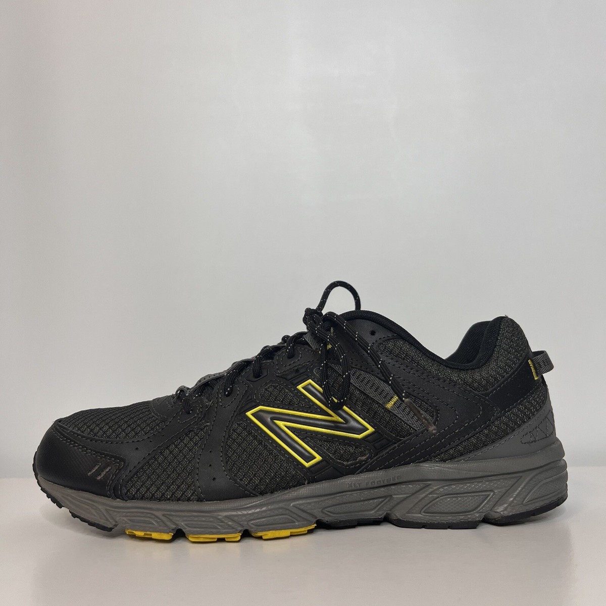 New Balance Men\'s Black and Gray Athletic Shoes with Yellow Accents New Balance X-90 Men main image 4