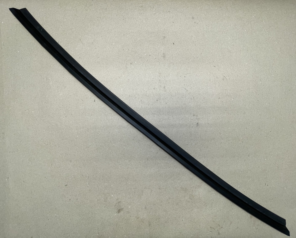 10-15 Lexus IS250C IS350C FRONT DOOR WEATHERSTRIP SEAL L OR R NO.2 67863-53020