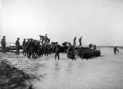 Units British Expeditionary Corps crossing Piave boats San Dona di- Old Photo