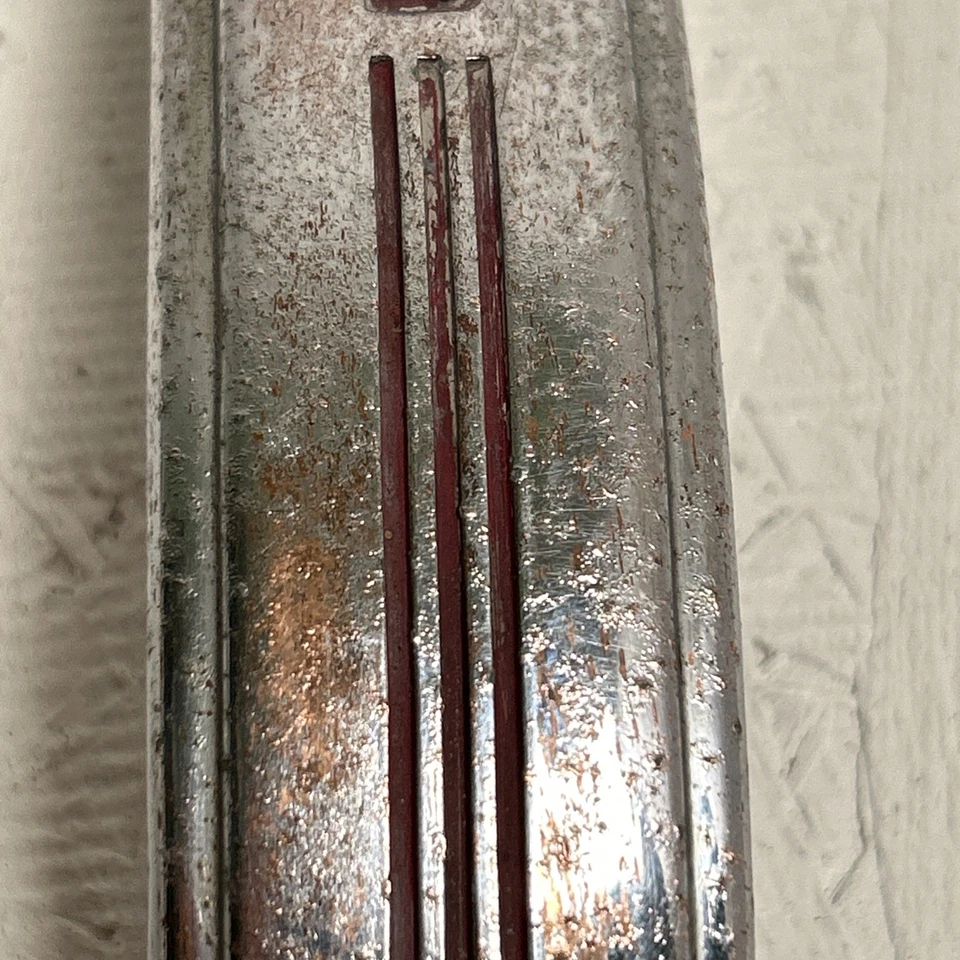 Ford 1941 tablero central cromado logotipo de moldura 11A-7004402B Super Deluxe Foto 3 de 4