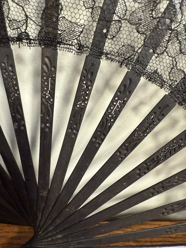 Antique Victorian Hand Painted Hand Fan Black Lace - Image 4 of 4