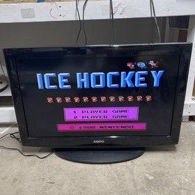 Sistema de entretenimiento NES Nintendo Ice Hockey (1988). &iexcl;Funciona muy bien! &iexcl;Aut&eacute;ntico!