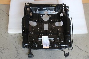 3Q0881105R Sitzkonsole Fahrersitz links Original VW Passat 3G 2023 höhenverstell