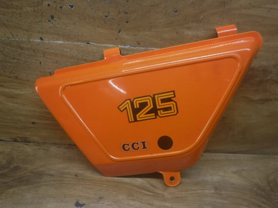 1979 79 SUZUKI DS125 DS 125 OEM LEFT FRONT SIDE COVER PANEL NUMBER PLATE NICE !! - Image 4 of 4