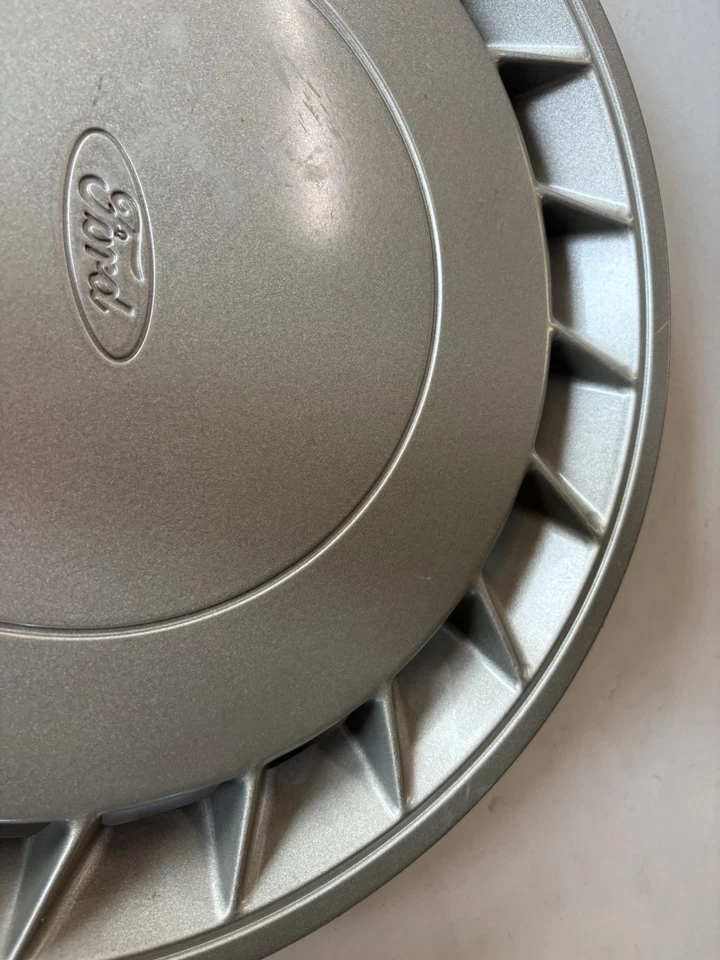 Ford Mustang 1991-1994/Escort # 889/882 tapacubos cubierta de rueda de 14" F1ZZ1130B Foto 3 de 4