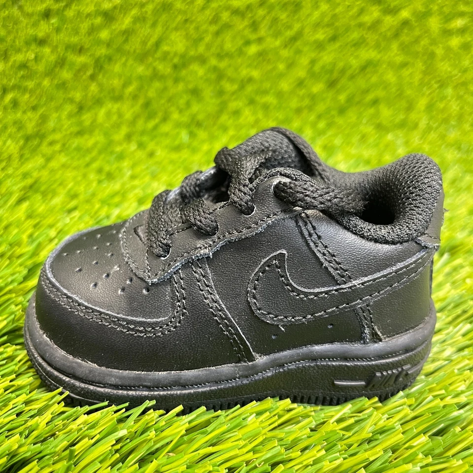 Nike Air Force 1 низкий ребенка ясельного возраста размер 2C тройной черный ходьбы обувь кроссовки - Изображение 3 из 4