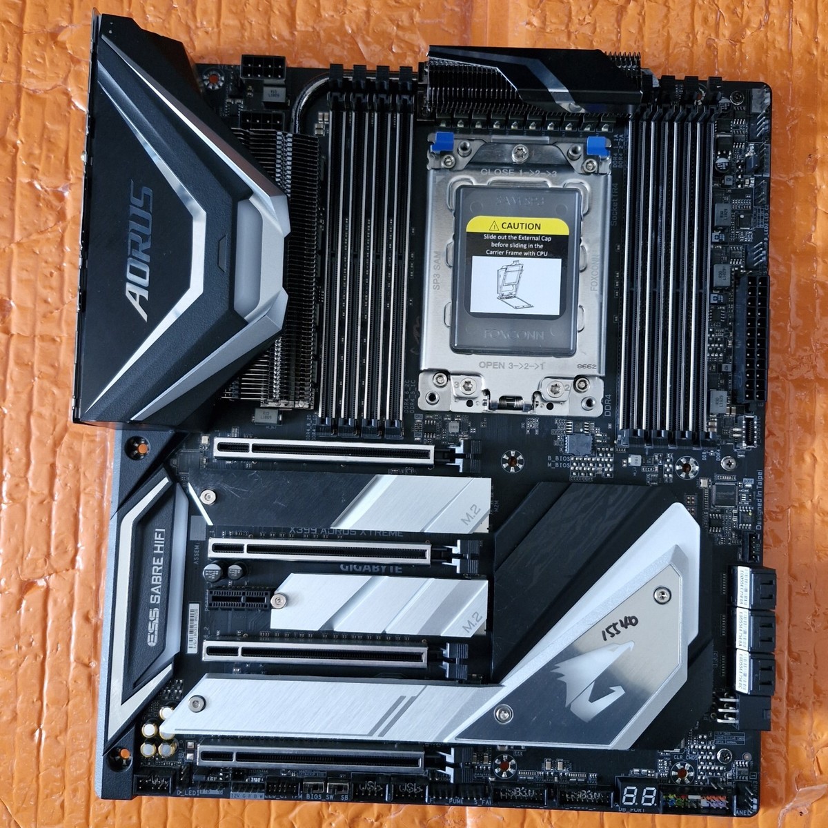 GIGABYTE X399 AORUS XTREME マザーボード　付属品あり X399 AORUS XTREME (rev. 1.0) Key Features | Motherboard