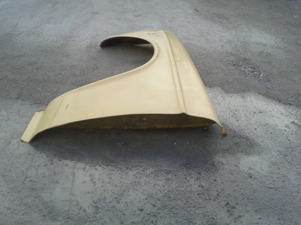 Guardabarros delantero izquierdo Volvo 140-142-144 1967-1974 F201-3 Foto 2 de 4