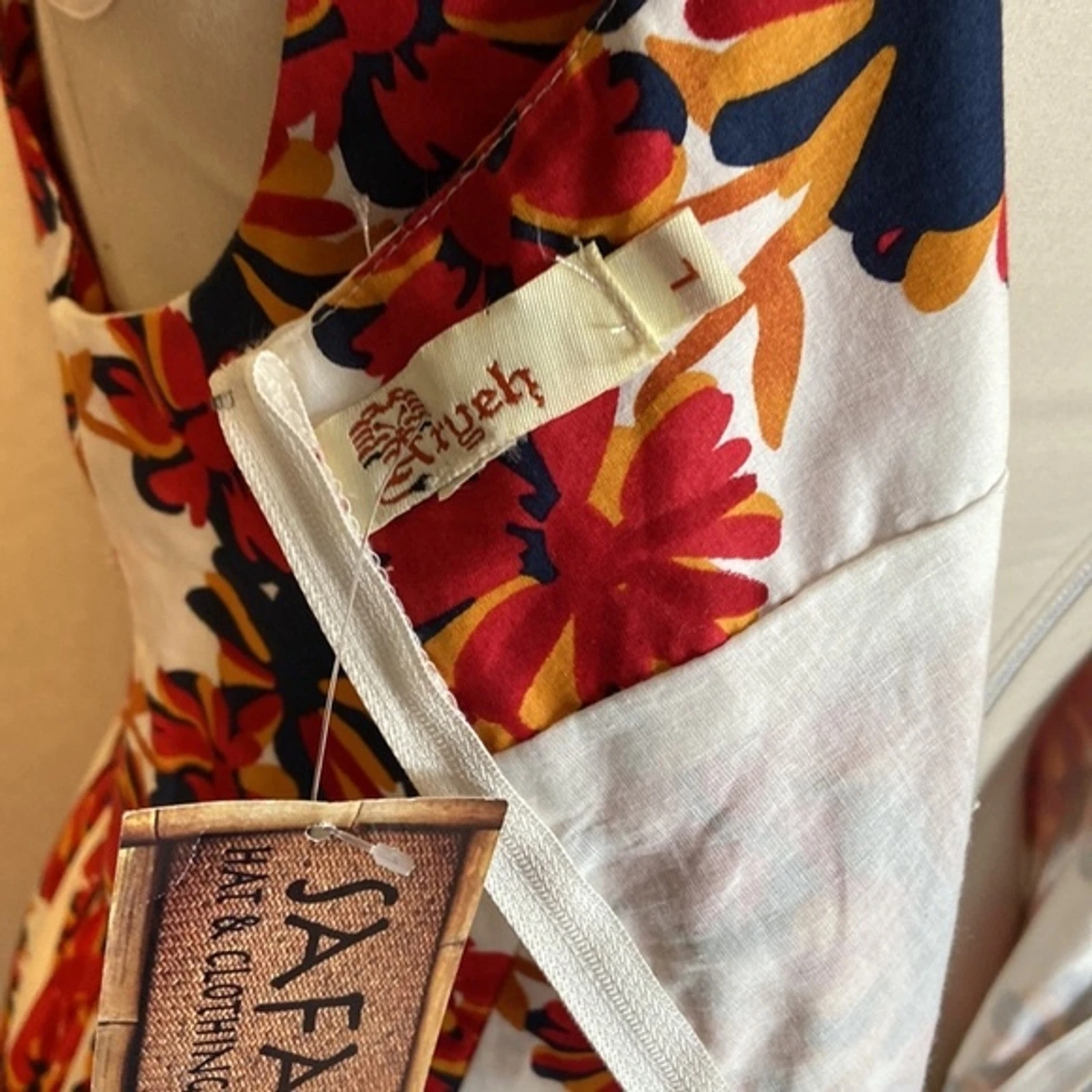 Safari Hat & Abbigliamento Company Off White & Red Floreale Abito Senza Maniche Taglia L