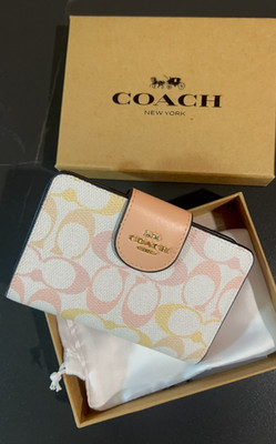 NEW Coach Medium Corner Zip Wallet Pretty Signature Canvas CEC31 Pink Perfect