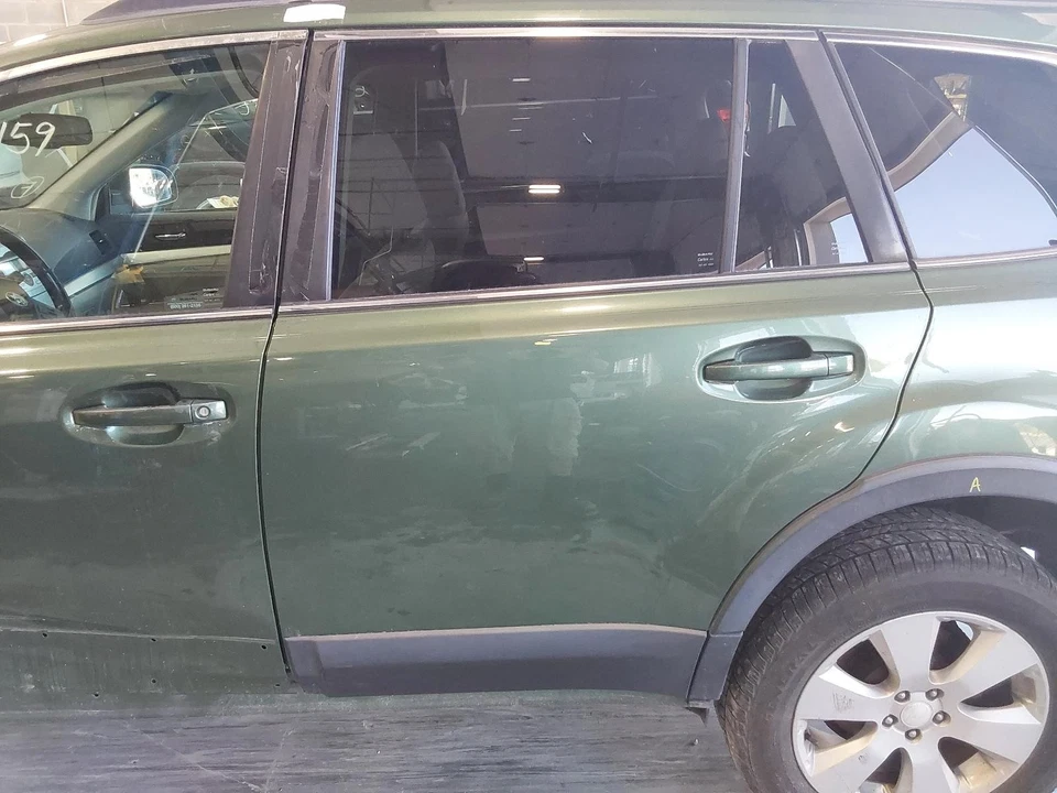 Used Rear Left Door Assembly Rear Side fits: 2011 Subaru Legacy electric SW Outb - Imagem 2 de 4