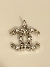 Silver Tone Zipper Pull Button Stamped Charm