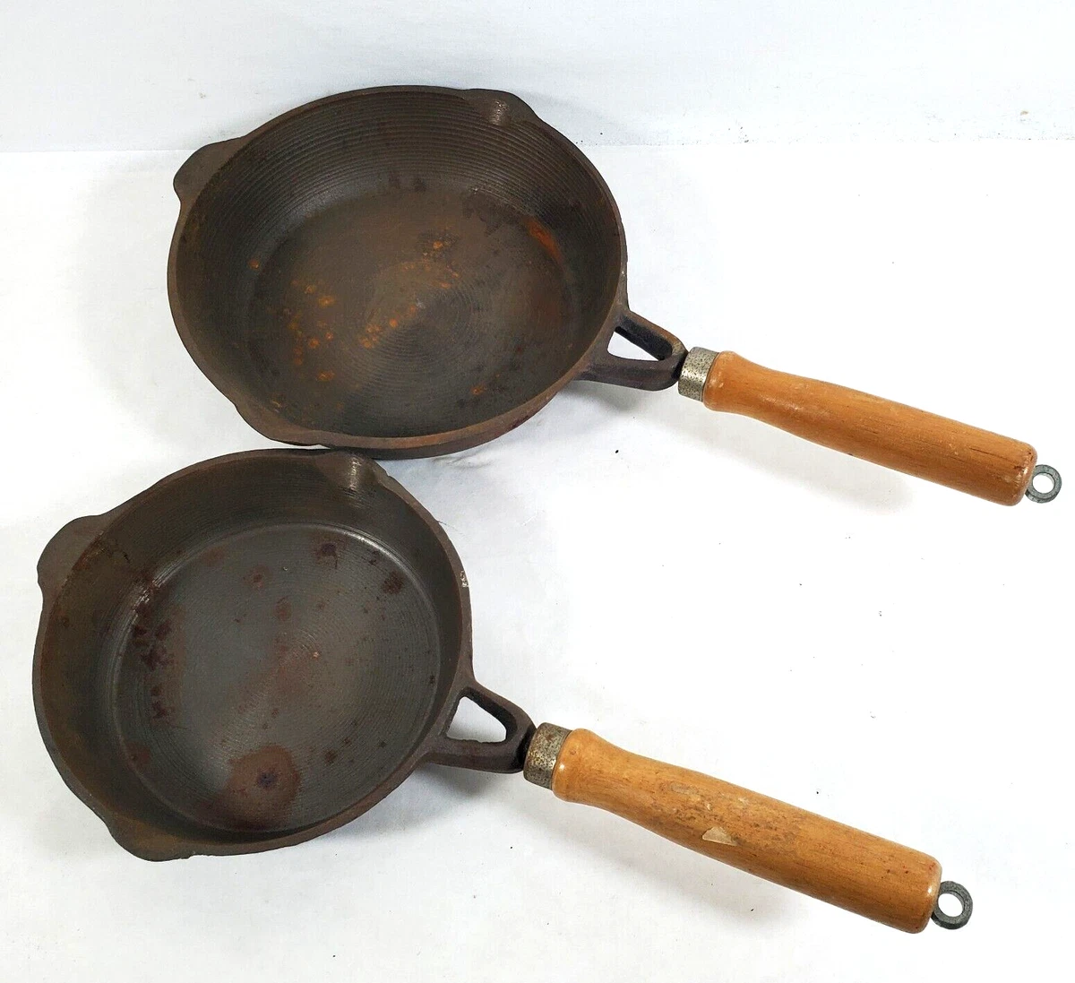 Cast Iron Skillet With Wooden Handle: Sizzle & Style