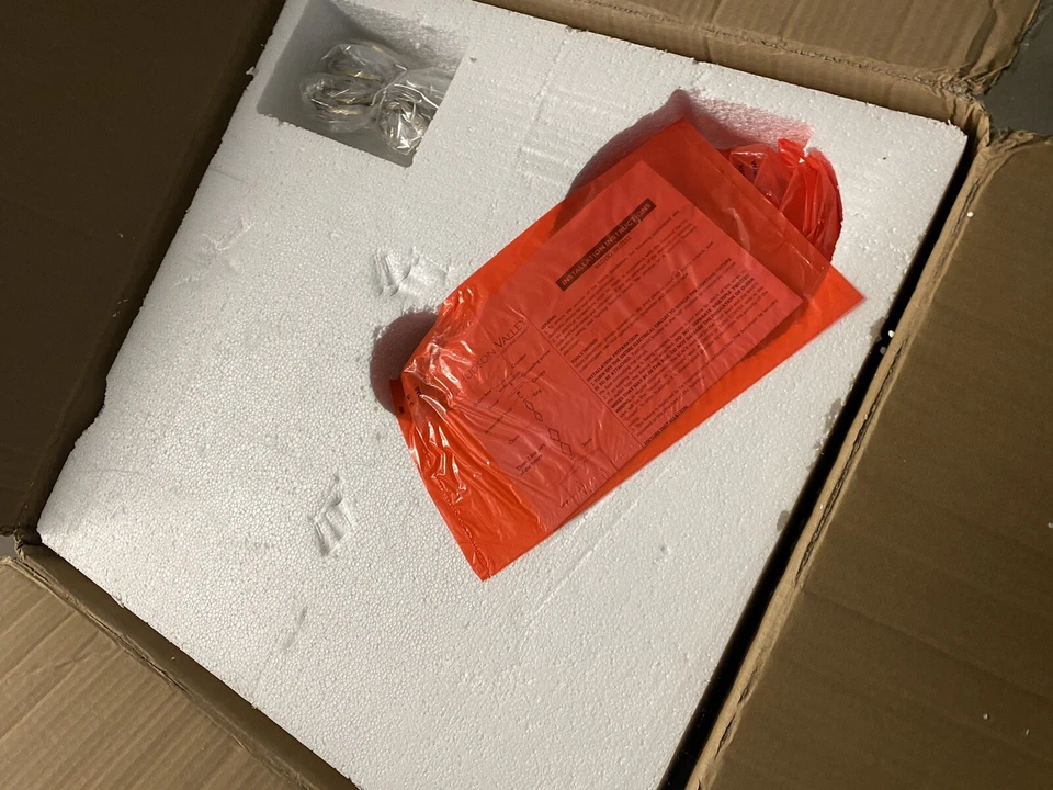 Hudson Valley Lighting BKO151-AGB/BK Richie - Colgante de 8 luces - 18 pulgadas de ancho Foto 4 de 4