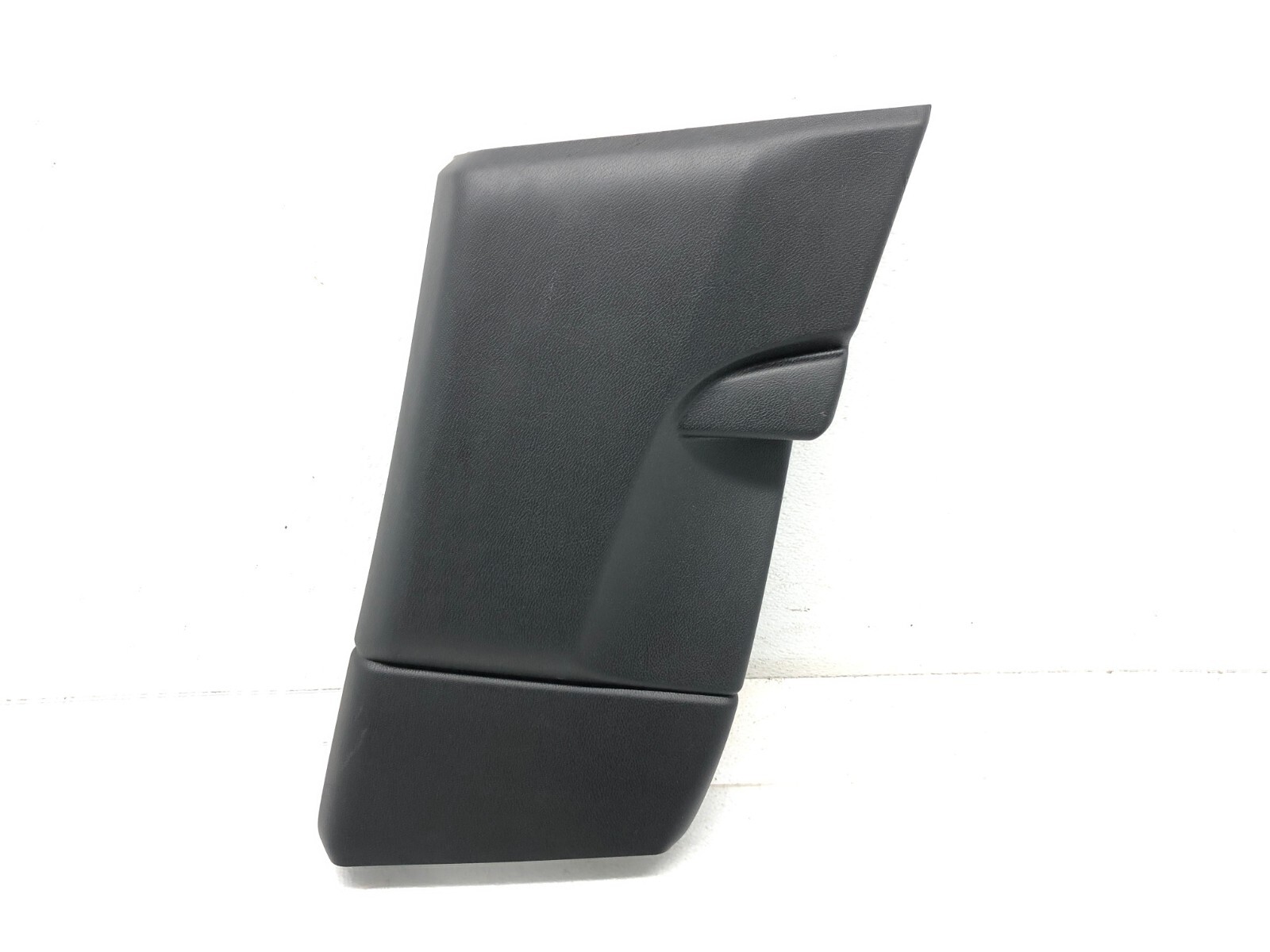 2017-2020 MASERATI LEVANTE RIGHT PASSENGER SIDE B PILLAR CENTER TRIM PANEL OEM