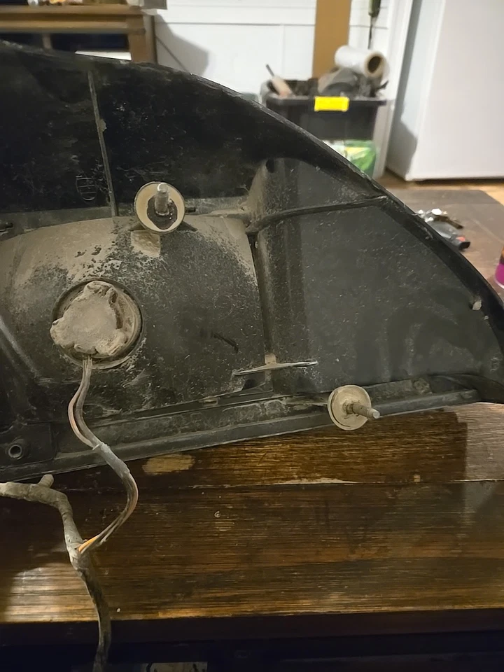 Luz trasera derecha pasajero Mercury Grand Marquis 1995-1997 Foto 3 de 4