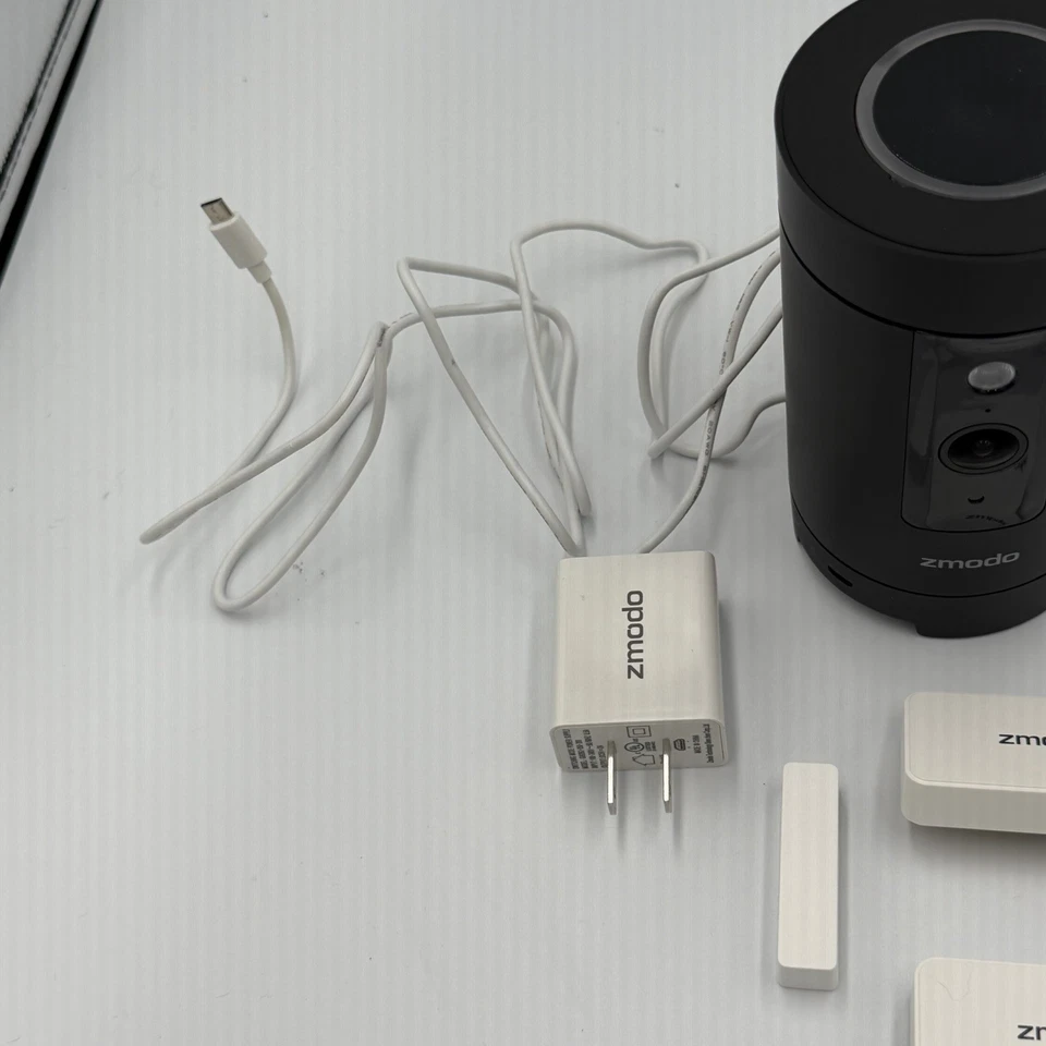 Zmodo Pivot 1080p 360° Rotating Security Camera All-in-One Smart Home Black Used - Image 3 of 4