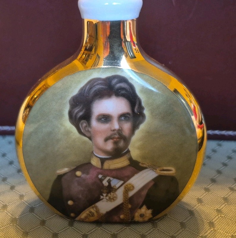 Vtg King Ludwig II Of Bavaria Snuff Bottle With Cork Porcelain Gold Collectible 