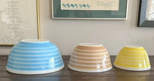 New ListingHARD TO FIND VINTAGE PYREX RAINBOW STRIPE MIXING BOWLS 401 402 403 NEAR MINT!