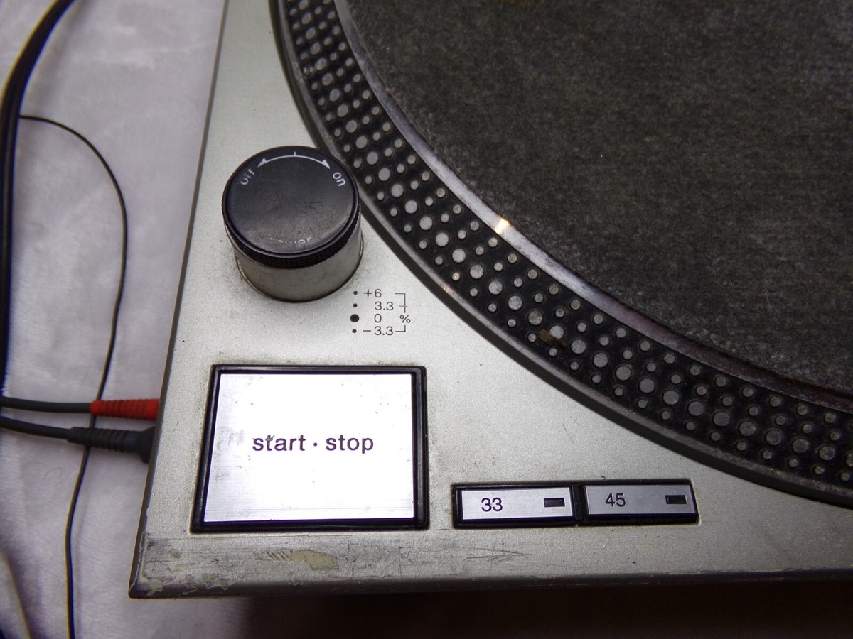 Technics SL-1200MK2 Quartz-Synthesized Direct-Drive Technics SL-1200MK2 Quartz-Synthesized Direct-Drive