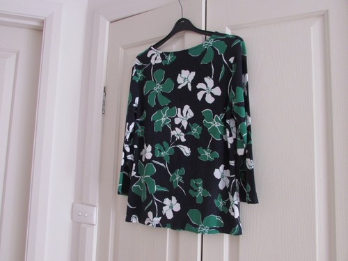 Ladies Top Size Small Sportscraft Long Sleeves Navy, Green & White Viscose 94% - Picture 8 of 10