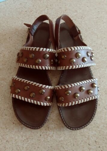 Vtg ANNE KLEIN 9M All Leather Brown Sandals Low Heel Ivory Trim & Bronze Studs - Picture 2 of 7