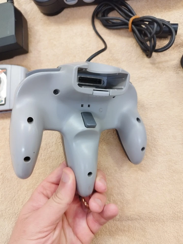 Nintendo 64 Console Pal Più Expansion Pak Più Goldeneye 007 - Immagine 3 di 4