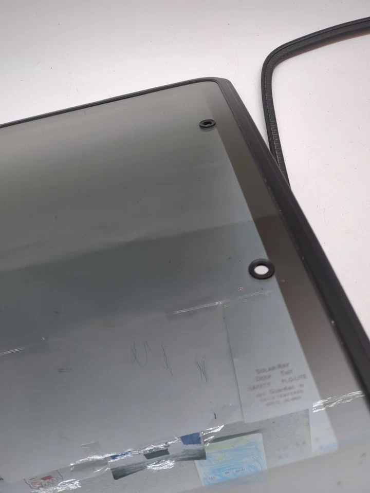 Chevrolet C/K 1500 1988-1998 (GMC) cuarto derecho ventana de ventilación de cristal (lado del pasajero) Foto 3 de 4