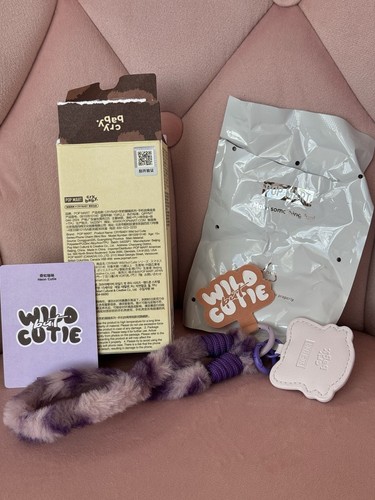 Breloque téléphone NEON CUTIE Crybaby Wild but Cutie POMPMART - Photo 2 sur 2