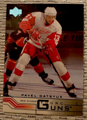 2001 UPPER DECK #422 PAVEL DATSYUK YOUNG GUNS RC ROOKIE