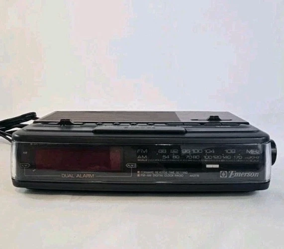 Radio Reloj Vintage Emerson Años 80 Digital Alarma Retro Electrónica Probado Grano Madera Foto 2 de 4