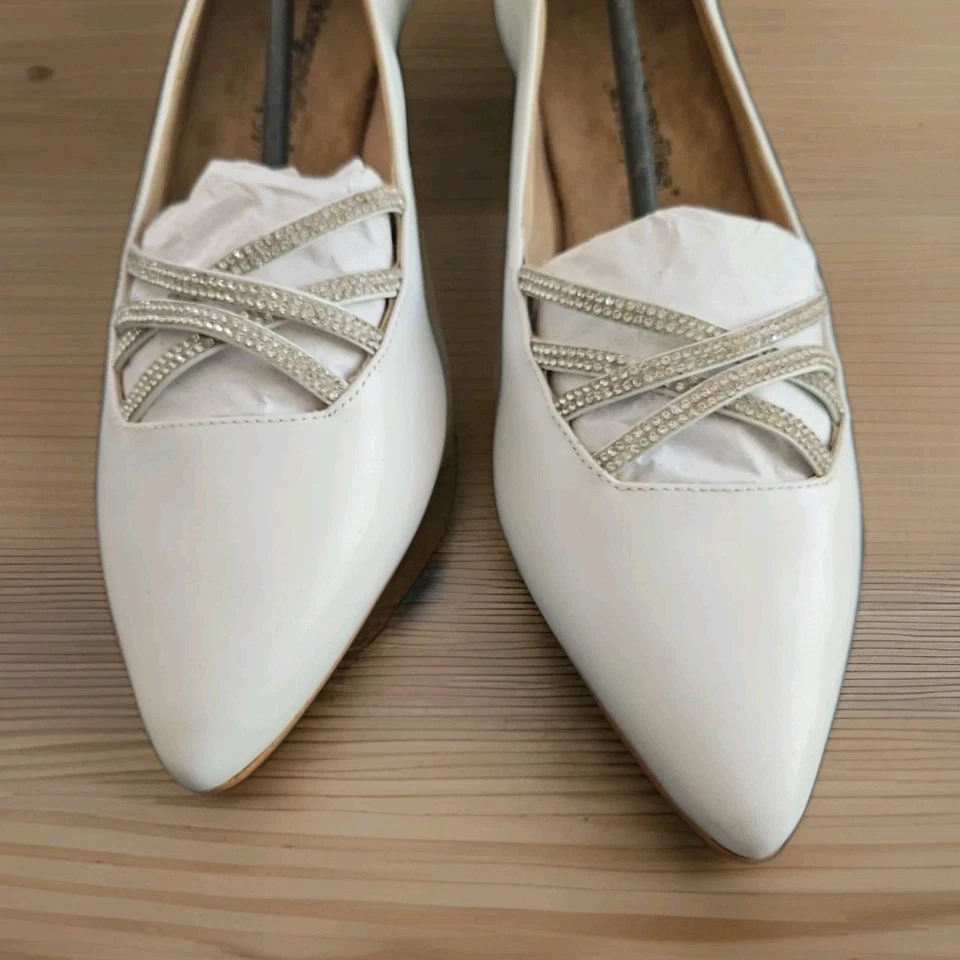 Walking Cradle Womens White& Crystal Rhinestone Bonnie Leather Pump Shoes 9 1/2W - Image 3 of 4