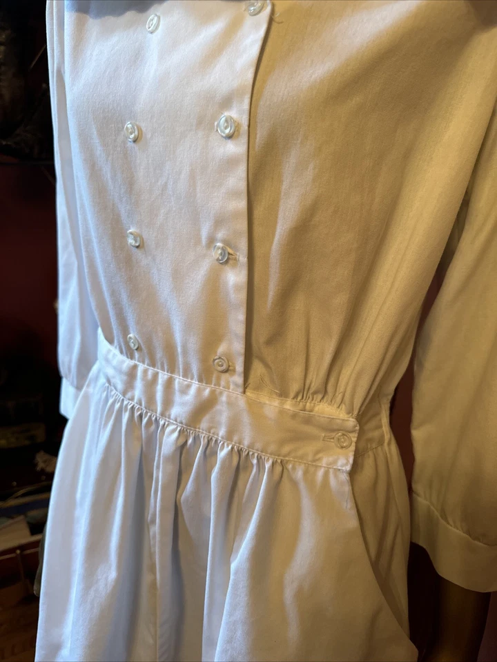 Vestido Action Line De Colección Enfermera Botón Encaje Cuello Manga Abullonada Talla M Doble Botón Foto 4 de 4