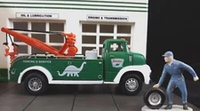 Retired 5 1/2 Inch Sinclair Dino Service 1956 Ford Tow Truck O Scale New In Box