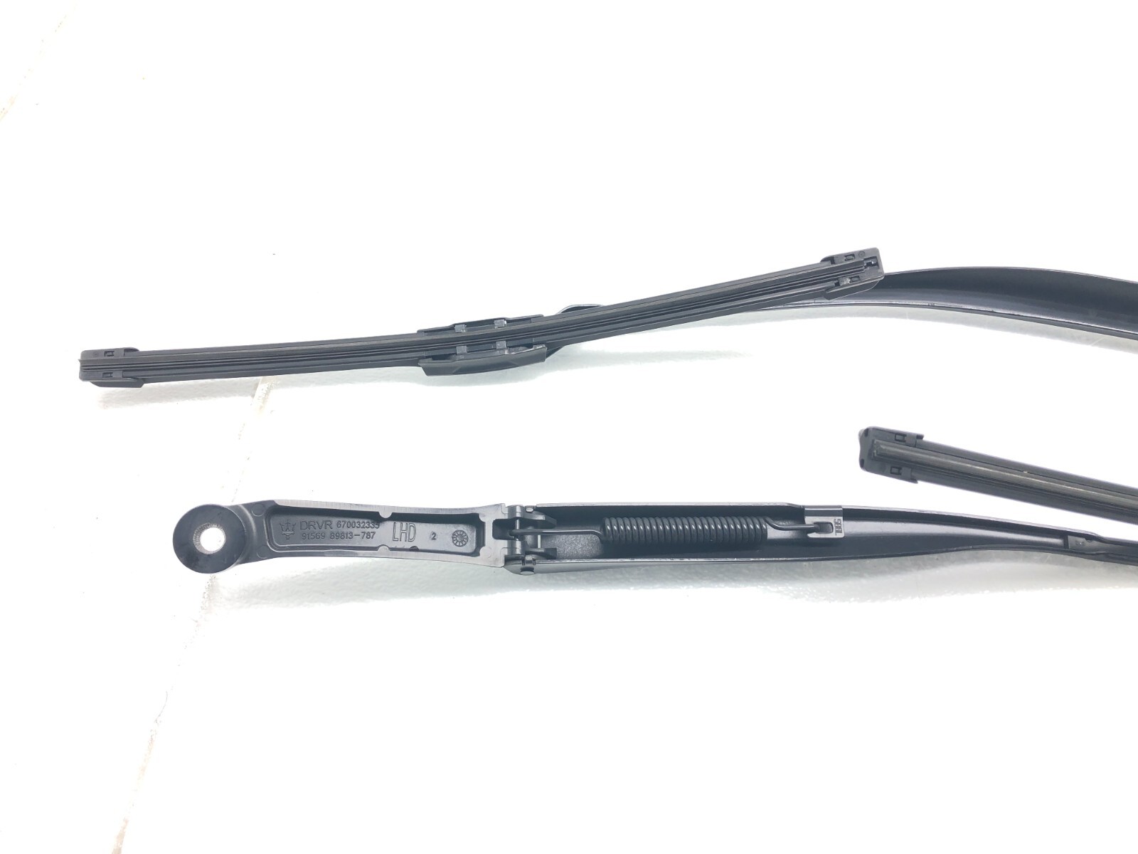 2017-2022 MASERATI LEVANTE FRONT WINDSHIELD WIPER ARM W/ BLADE SET X2 OEM.