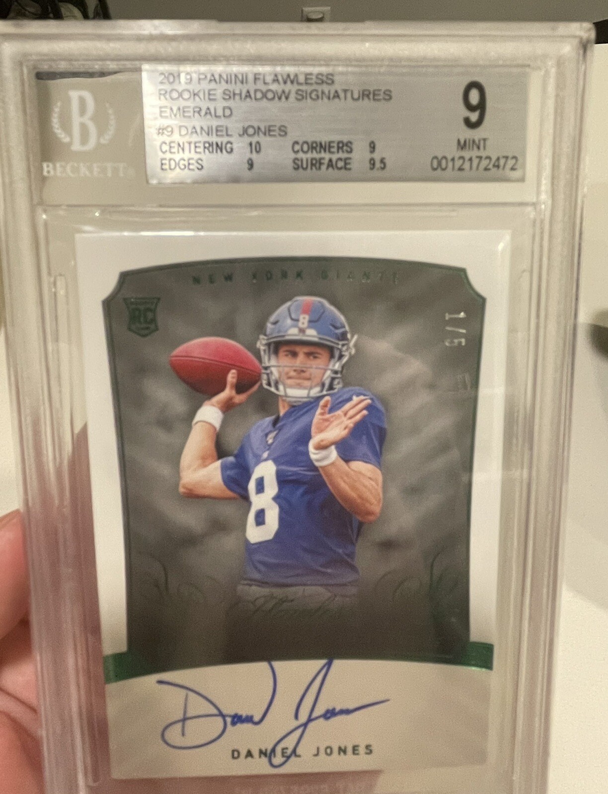 Daniel Jones Panini Flawless Rookie Shadow Signatures #RSSDJ Emerald