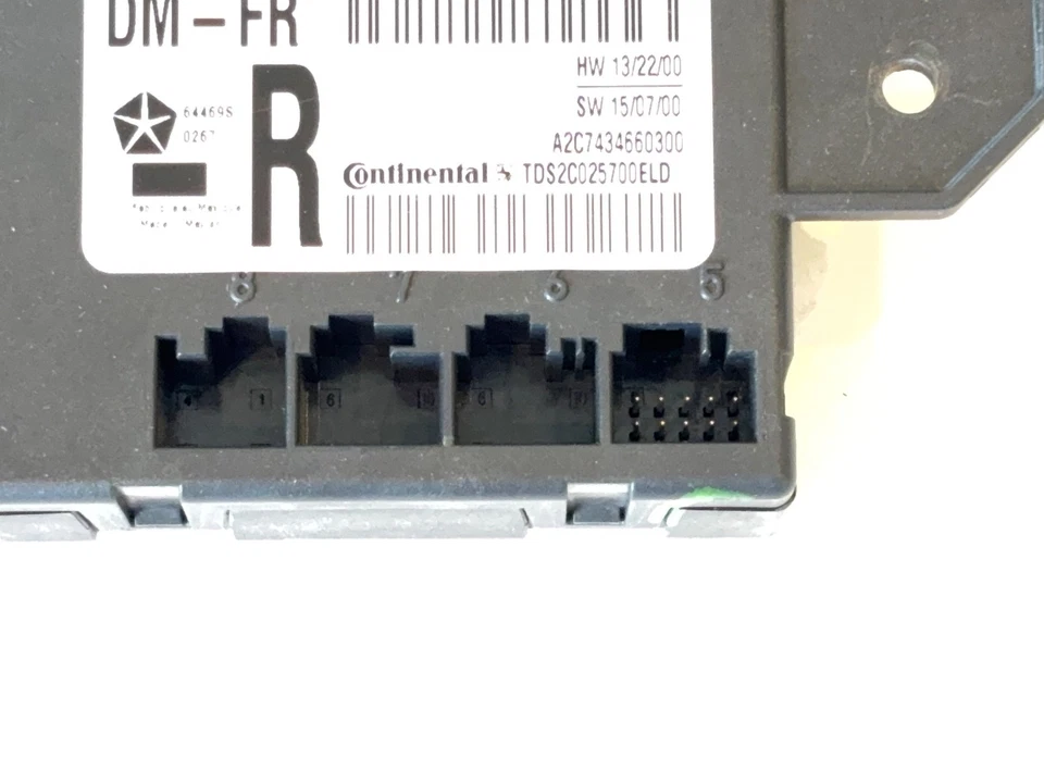 Passenger Side Door Module, 2017-2018 Ram 1500 2500 19+ Classic RH 68225102AC - Image 3 of 4