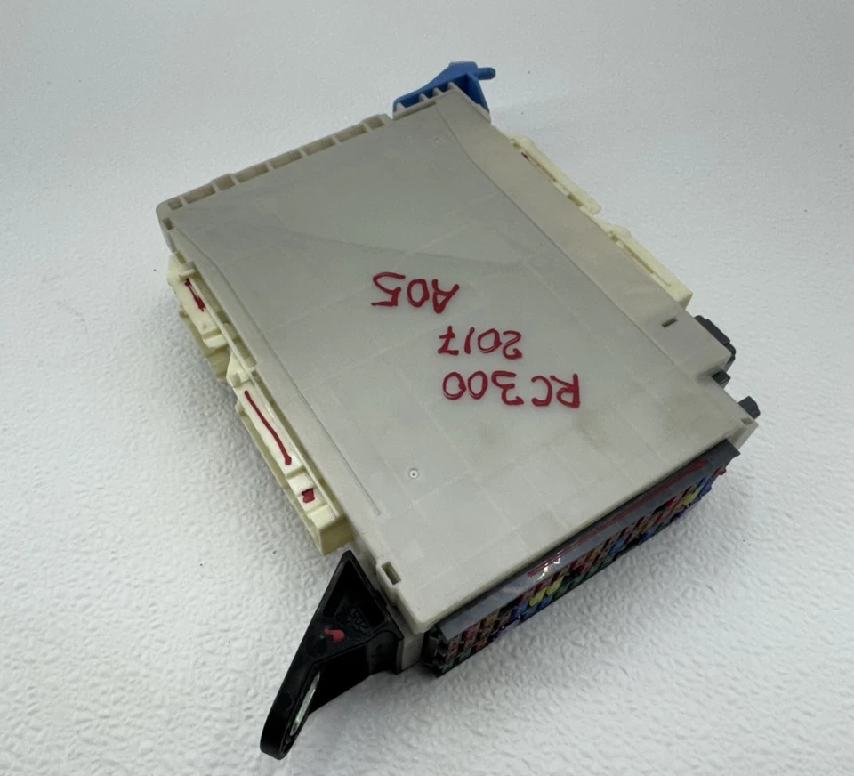 Módulo de carrocería de red multiplex Lexus RC300 RC350 2017-2018 y bloque de conexiones OEM Foto 2 de 4