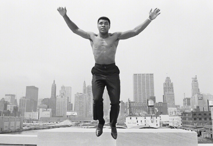 芸術写真 Thomas Hoepker - Muhammad Ali Magnum Square Print by Thomas Hoepker: Muhammad Ali, Chicago, USA