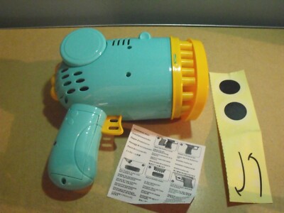 Automatischer 40-Loch Bubble Maker erzeugt unzählige Blasen für endlosen Spaß!