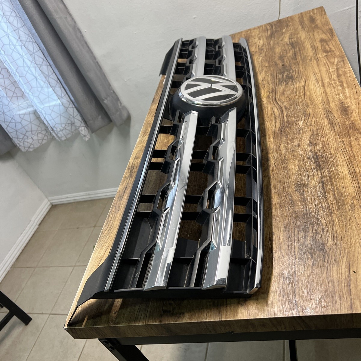 2017 2018 2019 VOLKSWAGEN ATLAS FRONT GRILLE WITH CAMERA AND