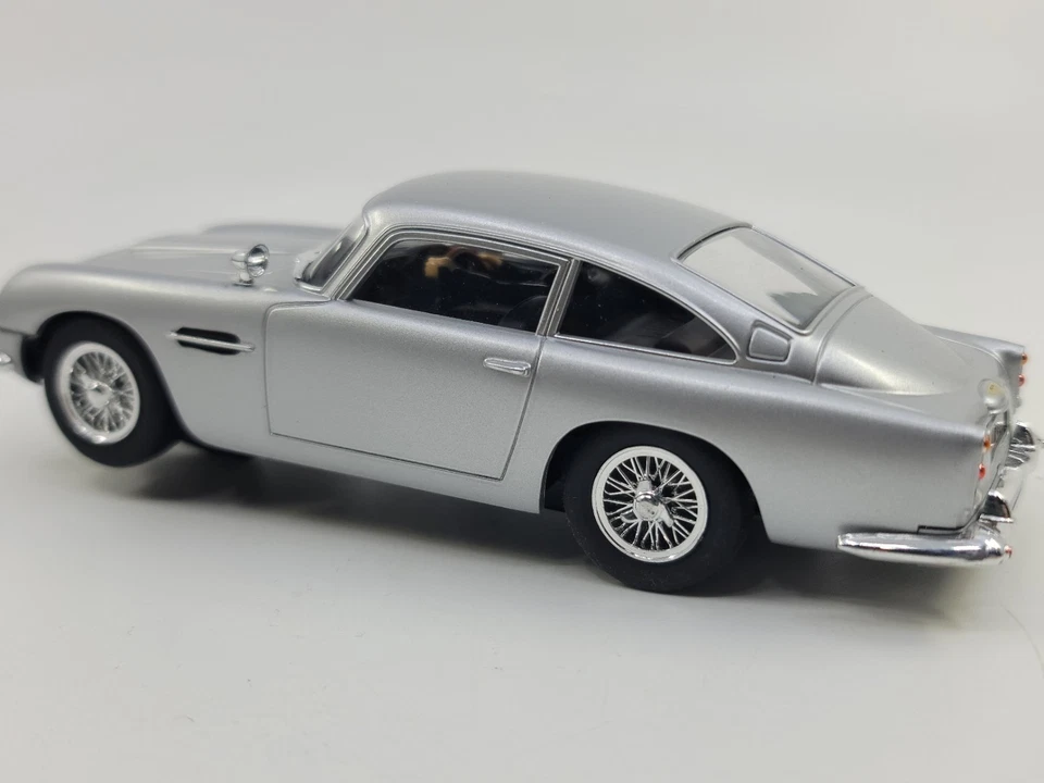 Carrera Evolution Goldfinger James Bond 007 Aston Martin DB5 1:32 Slot Car - Image 4 of 4