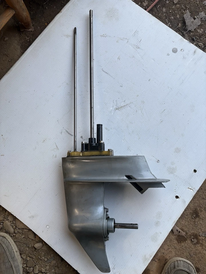 1984 Johnson Evinrude 8 hp Gearcase Lower Unit 0393848 - Image 2 of 4