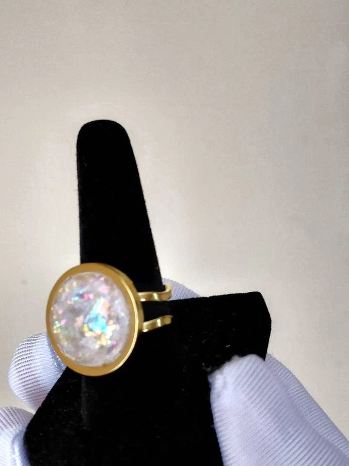 Anillo de ópalo 18 mm resina cremosa ópalo; banda de acero inoxidable 18K GP facetada Foto 3 de 4