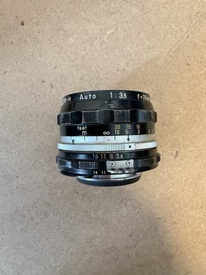 Nikon NIKKOR-H Auto 28mm f/3.5 Pre-AI Nikon F Weitwinkel Objektiv
